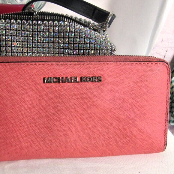 MICHAEL KORS MELON PINK ZIP AROUND WALLET CLUTCH NEARLY NEW - Picture 2 of 8